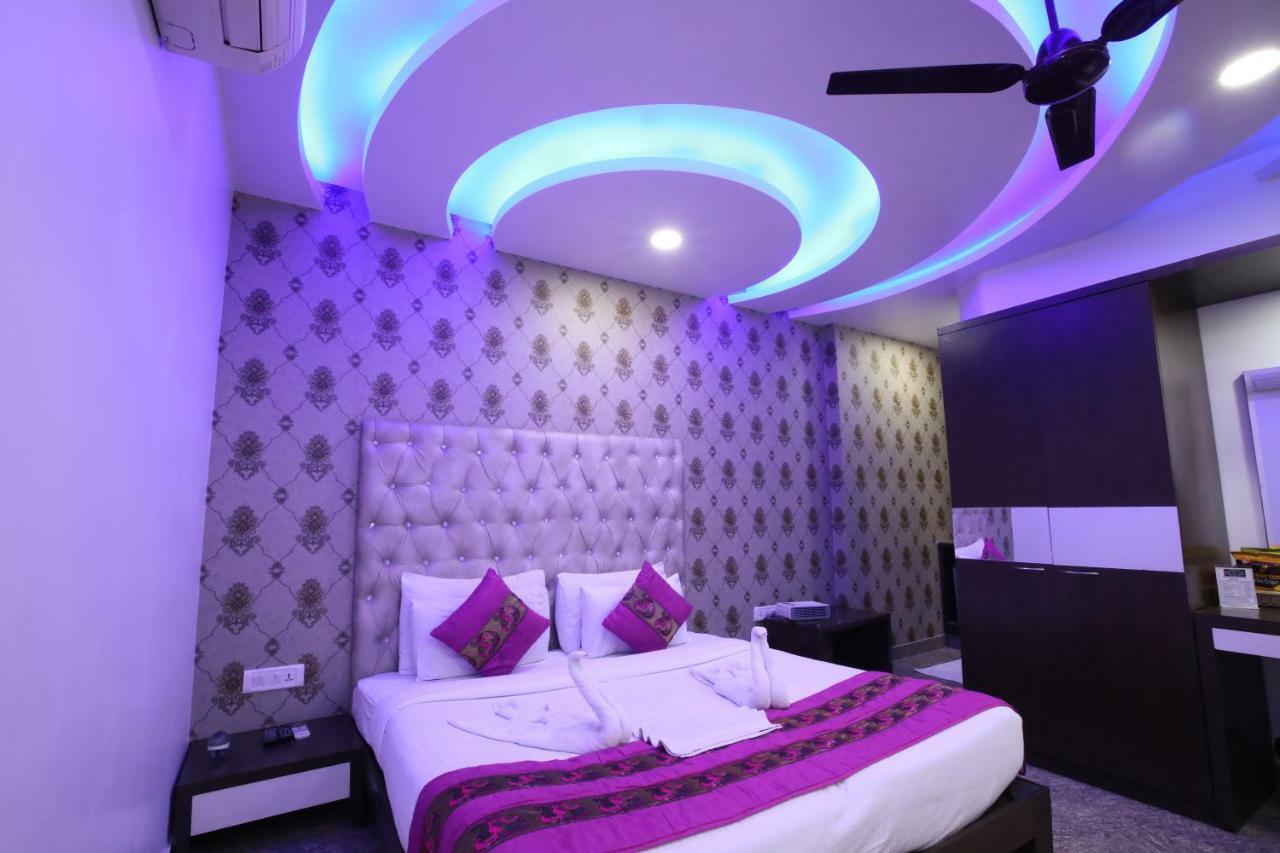 Hotel Surya International Delhi  Dış mekan fotoğraf